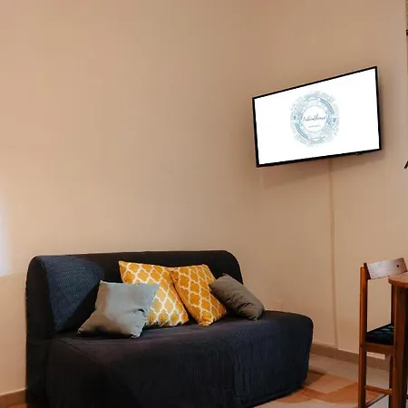 Faboulhouse: Zona Arenella/vomero. * Neapol